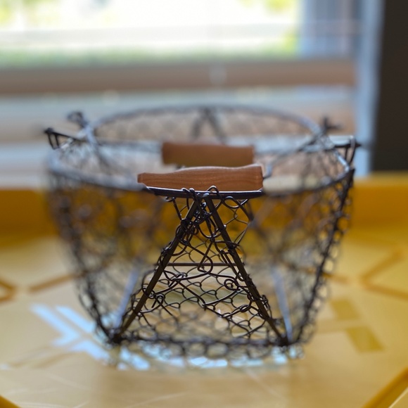 Small Wire Basket w Wood Handles - Picture 2 of 6